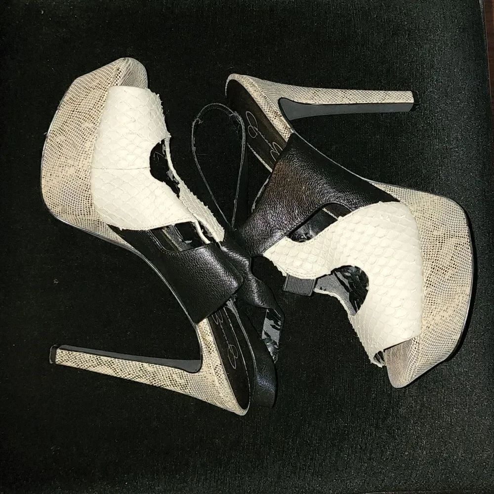 Jessica Simpson Platform - Picture 2 of 5